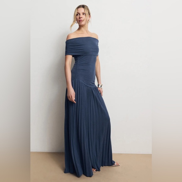 NWT ✨ LIONESS ‘Field of Dreams’ Navy Maxi Off Shoulder Pleated Dress Sz Small - Picture 4 of 9
